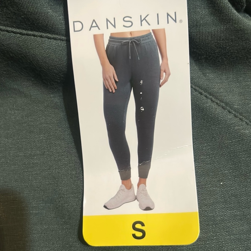 NWT Danskin Scuba Pants color Spruce Inseam: 28” S